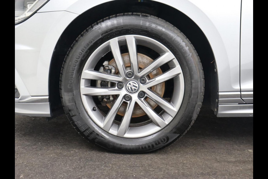 Volkswagen Passat 1.5 TSI R Line | Nappaleder | Stoelverwarming | Trekhaak | LED Plus | Adaptive cruise | Carplay | Virtual Cockpit | Navigatie | Climate control