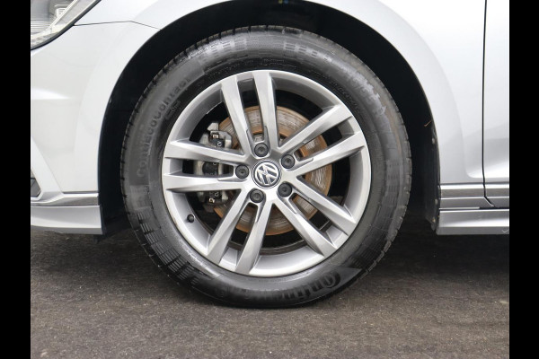 Volkswagen Passat 1.5 TSI R Line | Nappaleder | Stoelverwarming | Trekhaak | LED Plus | Adaptive cruise | Carplay | Virtual Cockpit | Navigatie | Climate control