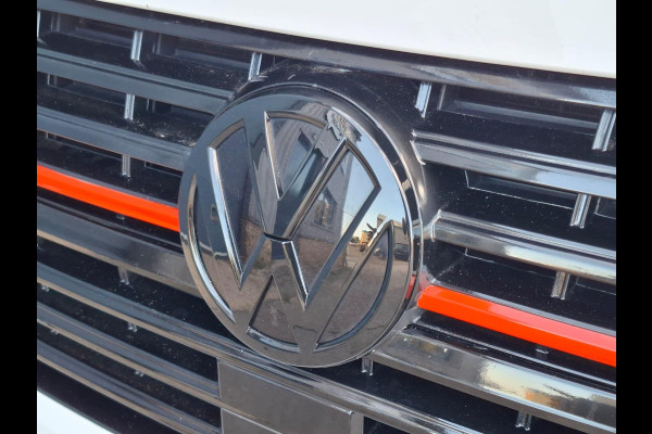 Volkswagen Transporter 2.0 TDI L2H1 30 DC VERLAAGD / SPOILERS IN KLEUR / AIRCO / CRUISE /  DUBBEL CABINE