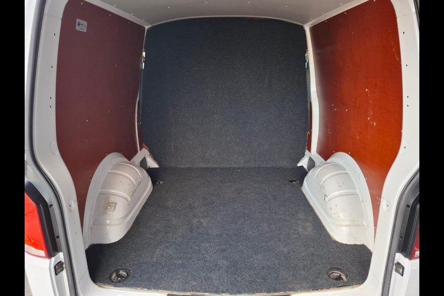 Volkswagen Transporter 2.0 TDI L2H1 30 DC VERLAAGD / SPOILERS IN KLEUR / AIRCO / CRUISE /  DUBBEL CABINE