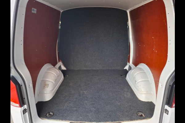 Volkswagen Transporter 2.0 TDI L2H1 30 DC VERLAAGD / SPOILERS IN KLEUR / AIRCO / CRUISE /  DUBBEL CABINE