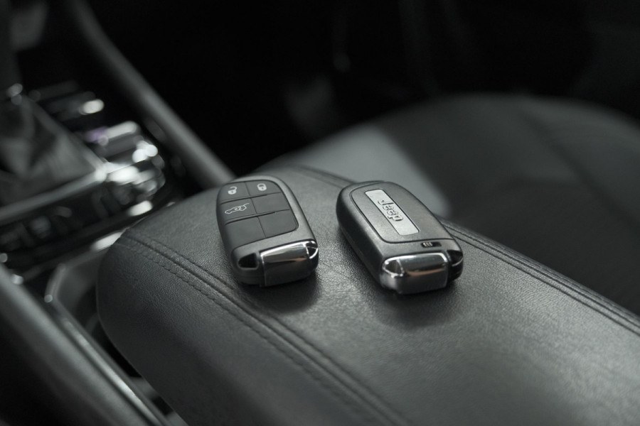 Jeep Compass 4xe 190 Plug-in Hybrid Electric Limited | Elektrisch Panoramadak | Camera | Adaptieve Cruise Control | Apple Carplay | Pack Winter