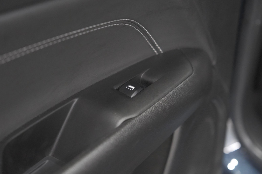 Jeep Compass 4xe 190 Plug-in Hybrid Electric Limited | Elektrisch Panoramadak | Camera | Adaptieve Cruise Control | Apple Carplay | Pack Winter
