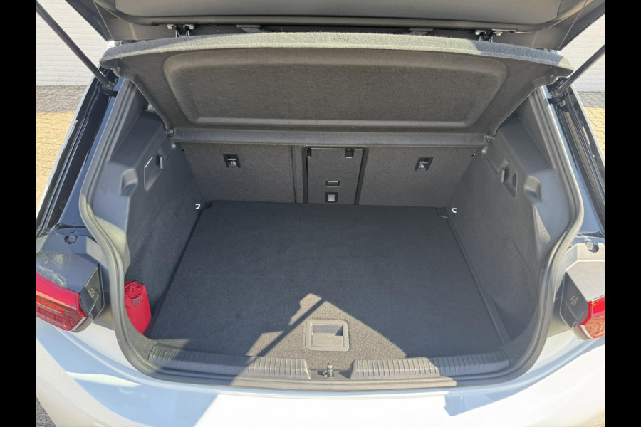 Volkswagen ID.3 First Max 58 kWh Panorama Trekhaak Camera Ergonomische stoelen Sfeer verlichting