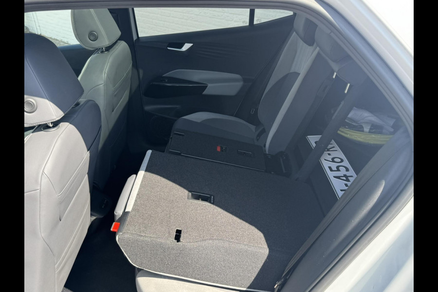 Volkswagen ID.3 First Max 58 kWh Panorama Trekhaak Camera Ergonomische stoelen Sfeer verlichting