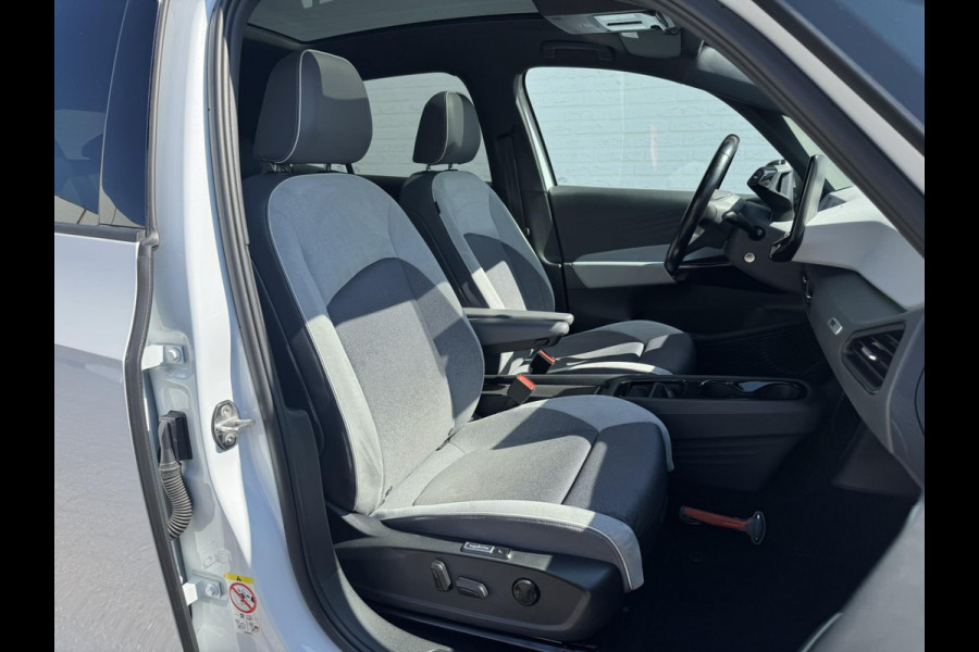 Volkswagen ID.3 First Max 58 kWh Panorama Trekhaak Camera Ergonomische stoelen Sfeer verlichting