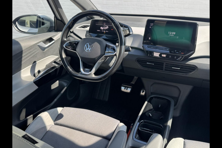 Volkswagen ID.3 First Max 58 kWh Panorama Trekhaak Camera Ergonomische stoelen Sfeer verlichting