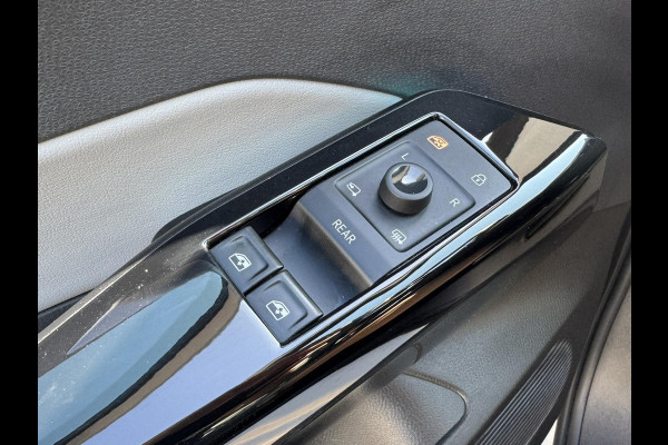 Volkswagen ID.3 First Max 58 kWh Panorama Trekhaak Camera Ergonomische stoelen Sfeer verlichting