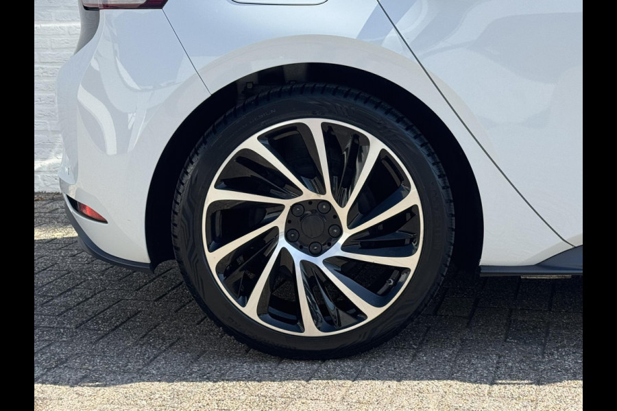 Volkswagen ID.3 First Max 58 kWh Panorama Trekhaak Camera Ergonomische stoelen Sfeer verlichting