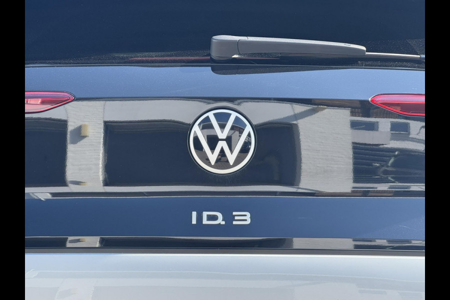 Volkswagen ID.3 First Max 58 kWh Panorama Trekhaak Camera Ergonomische stoelen Sfeer verlichting
