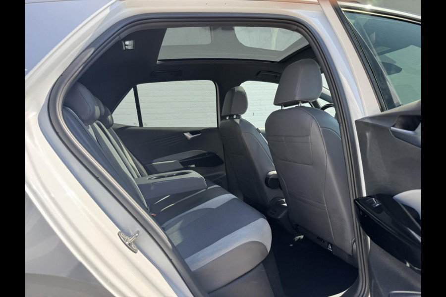 Volkswagen ID.3 First Max 58 kWh Panorama Trekhaak Camera Ergonomische stoelen Sfeer verlichting