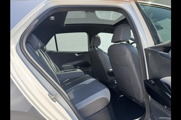 Volkswagen ID.3 First Max 58 kWh Panorama Trekhaak Camera Ergonomische stoelen Sfeer verlichting