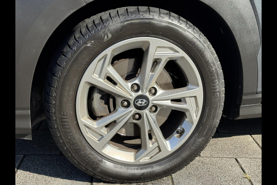 Hyundai Kona 1.0 T-GDI Edition 30 Hybride - Navigatie I Airco I LED I PDC / Camera I Sport velgen I Dealer onderhouden