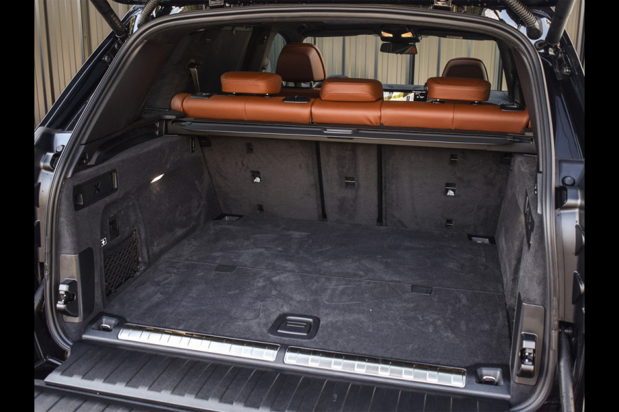 BMW X5 xDrive50e | M-SPORT | ICONIC GLOW | COMFORT ACCESS | CARBON INLEG | SOFT-CLOSE | TREKHAAK | PANORAMADAK | COMFORT SEATS | ADAPTI