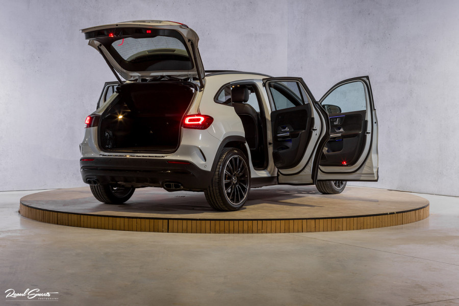 Mercedes-Benz GLA 180 Business Solution AMG | Panorama dak | Memory stoelen | Matrix led | Apple carplay |