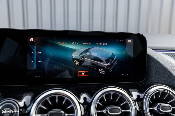 Mercedes-Benz GLA 180 Business Solution AMG | Panorama dak | Memory stoelen | Matrix led | Apple carplay |