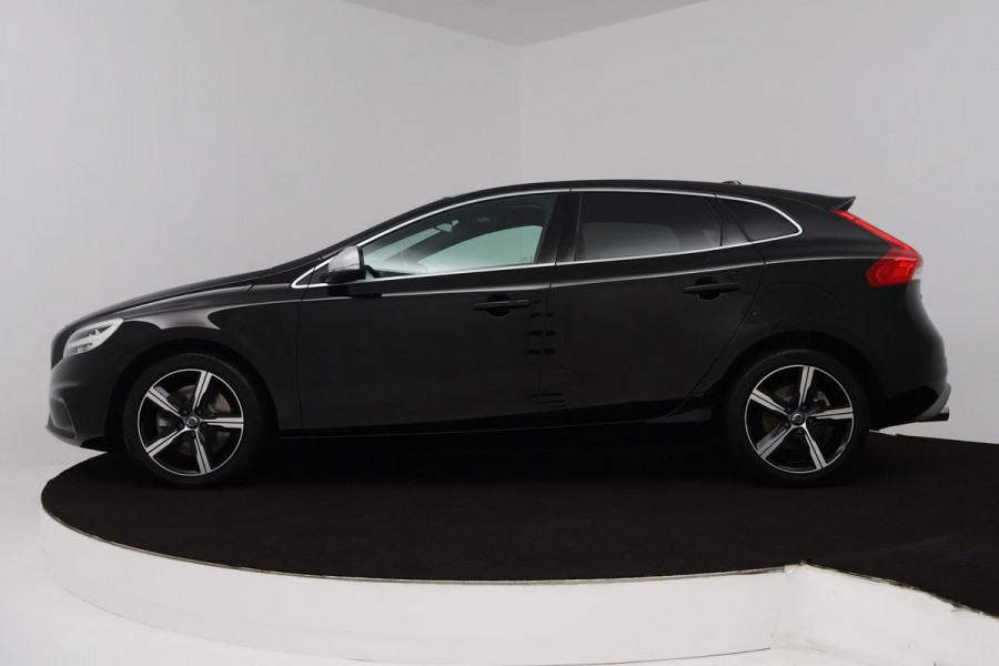 Volvo V40 1.5 T3 Polar+ Sport (PANORAMADAK, CAMERA, NAVIGATIE, STOELVERWARMING, PARKEERSENSOREN, CRUISE CONTROL, NL-AUTO)