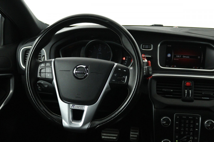 Volvo V40 1.5 T3 Polar+ Sport (PANORAMADAK, CAMERA, NAVIGATIE, STOELVERWARMING, PARKEERSENSOREN, CRUISE CONTROL, NL-AUTO)