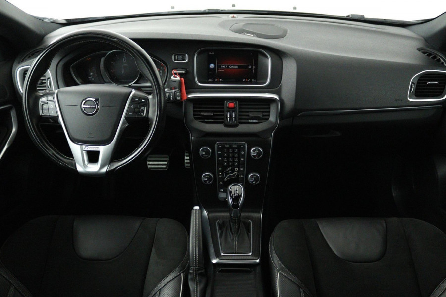 Volvo V40 1.5 T3 Polar+ Sport (PANORAMADAK, CAMERA, NAVIGATIE, STOELVERWARMING, PARKEERSENSOREN, CRUISE CONTROL, NL-AUTO)