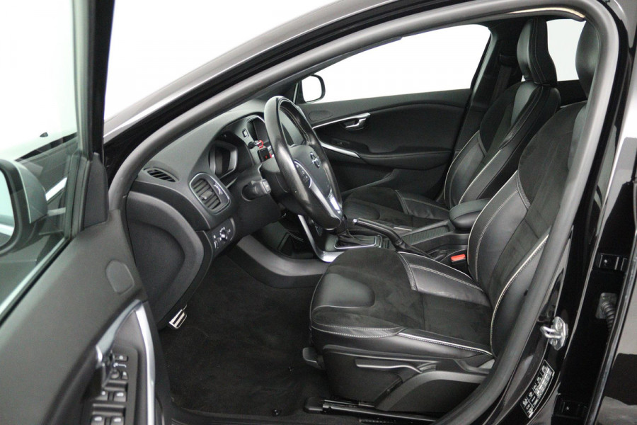Volvo V40 1.5 T3 Polar+ Sport (PANORAMADAK, CAMERA, NAVIGATIE, STOELVERWARMING, PARKEERSENSOREN, CRUISE CONTROL, NL-AUTO)