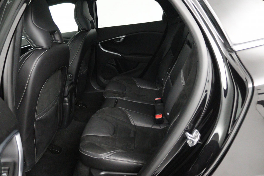Volvo V40 1.5 T3 Polar+ Sport (PANORAMADAK, CAMERA, NAVIGATIE, STOELVERWARMING, PARKEERSENSOREN, CRUISE CONTROL, NL-AUTO)