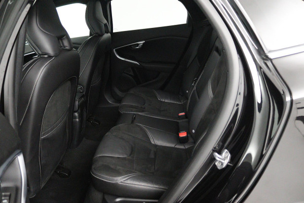Volvo V40 1.5 T3 Polar+ Sport (PANORAMADAK, CAMERA, NAVIGATIE, STOELVERWARMING, PARKEERSENSOREN, CRUISE CONTROL, NL-AUTO)