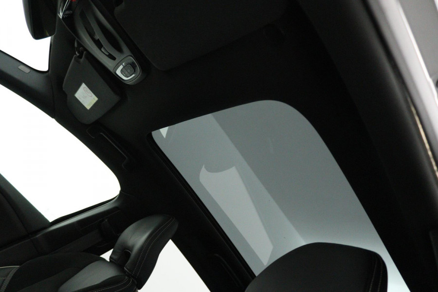 Volvo V40 1.5 T3 Polar+ Sport (PANORAMADAK, CAMERA, NAVIGATIE, STOELVERWARMING, PARKEERSENSOREN, CRUISE CONTROL, NL-AUTO)