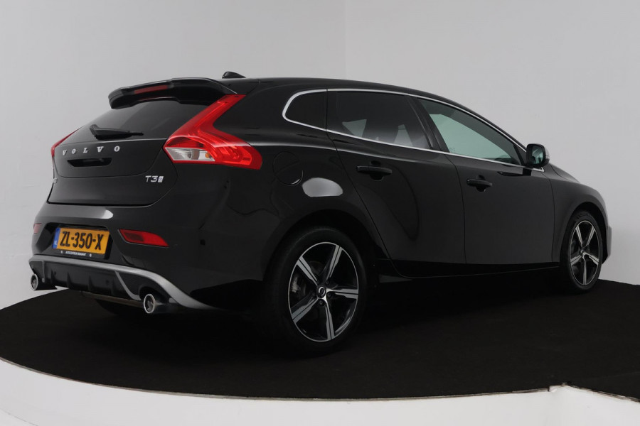 Volvo V40 1.5 T3 Polar+ Sport (PANORAMADAK, CAMERA, NAVIGATIE, STOELVERWARMING, PARKEERSENSOREN, CRUISE CONTROL, NL-AUTO)