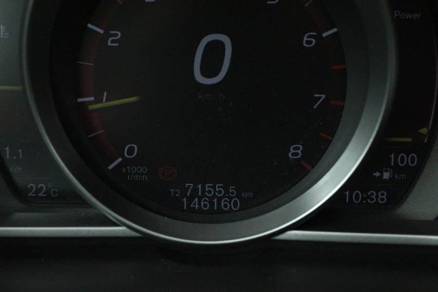 Volvo V40 1.5 T3 Polar+ Sport (PANORAMADAK, CAMERA, NAVIGATIE, STOELVERWARMING, PARKEERSENSOREN, CRUISE CONTROL, NL-AUTO)