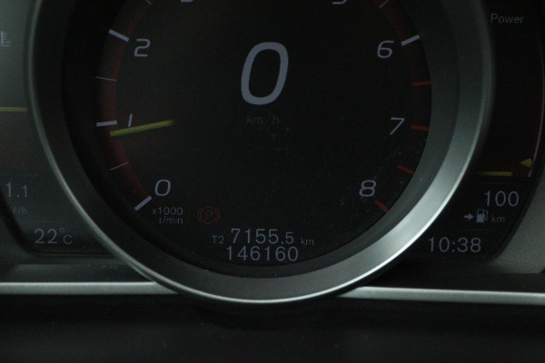 Volvo V40 1.5 T3 Polar+ Sport (PANORAMADAK, CAMERA, NAVIGATIE, STOELVERWARMING, PARKEERSENSOREN, CRUISE CONTROL, NL-AUTO)