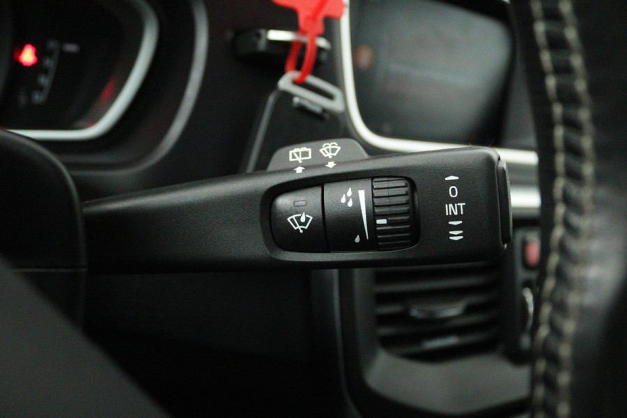 Volvo V40 1.5 T3 Polar+ Sport (PANORAMADAK, CAMERA, NAVIGATIE, STOELVERWARMING, PARKEERSENSOREN, CRUISE CONTROL, NL-AUTO)