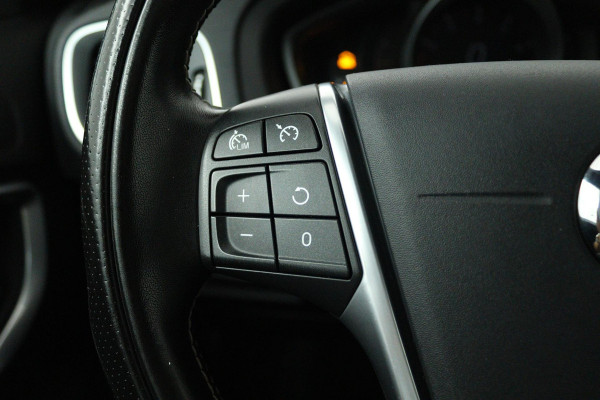 Volvo V40 1.5 T3 Polar+ Sport (PANORAMADAK, CAMERA, NAVIGATIE, STOELVERWARMING, PARKEERSENSOREN, CRUISE CONTROL, NL-AUTO)