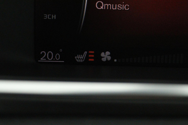 Volvo V40 1.5 T3 Polar+ Sport (PANORAMADAK, CAMERA, NAVIGATIE, STOELVERWARMING, PARKEERSENSOREN, CRUISE CONTROL, NL-AUTO)
