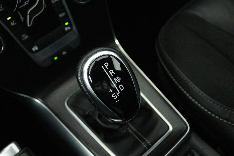 Volvo V40 1.5 T3 Polar+ Sport (PANORAMADAK, CAMERA, NAVIGATIE, STOELVERWARMING, PARKEERSENSOREN, CRUISE CONTROL, NL-AUTO)