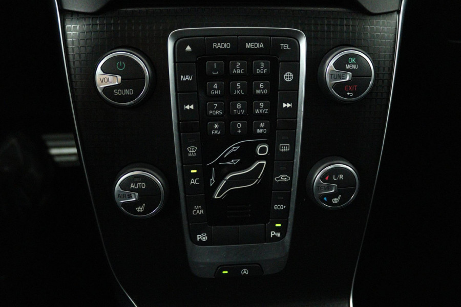 Volvo V40 1.5 T3 Polar+ Sport (PANORAMADAK, CAMERA, NAVIGATIE, STOELVERWARMING, PARKEERSENSOREN, CRUISE CONTROL, NL-AUTO)