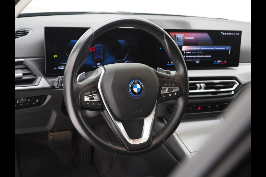 BMW 3 Serie Touring 320e LCI Shadow Line | Widescreen | Carplay | Cruise | DAB | PDC | LED