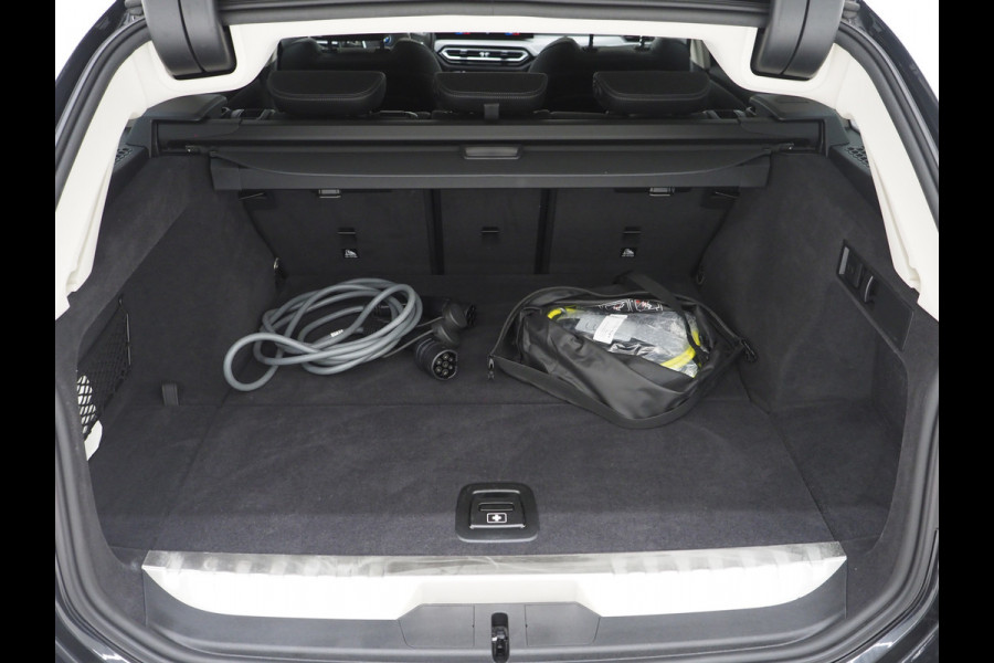 BMW 3 Serie Touring 320e LCI Shadow Line | Widescreen | Carplay | Cruise | DAB | PDC | LED