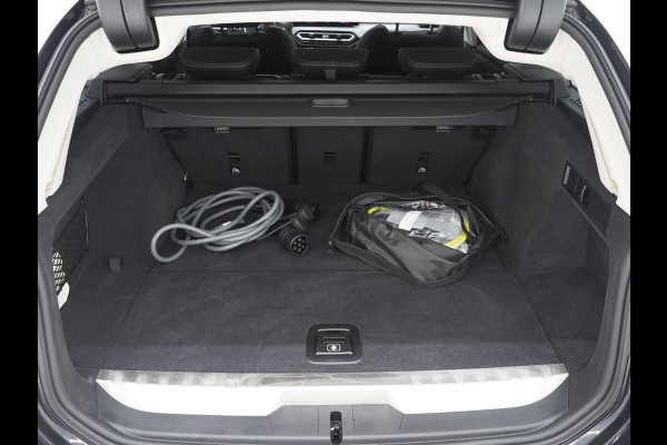 BMW 3 Serie Touring 320e LCI Shadow Line | Widescreen | Carplay | Cruise | DAB | PDC | LED