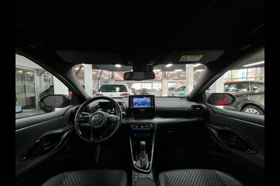 Toyota Yaris 1.5 Hybrid Bi-Tone| Head-up | PDC | Cam| Cruise