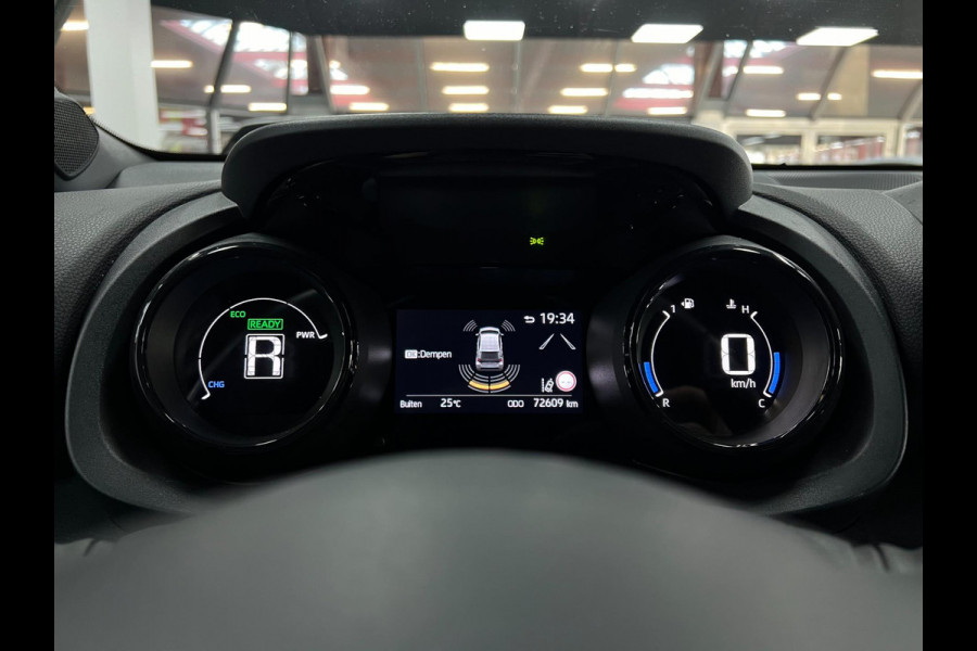 Toyota Yaris 1.5 Hybrid Bi-Tone| Head-up | PDC | Cam| Cruise