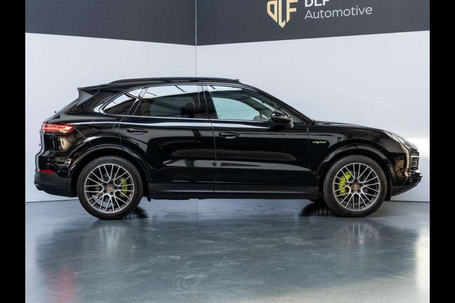 Porsche Cayenne 3.0 E-Hybrid Platinum Edition | Bose |Sport Chrono|Full-Option