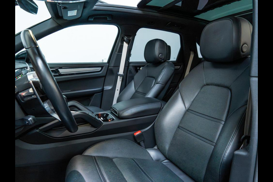 Porsche Cayenne 3.0 E-Hybrid Platinum Edition | Bose |Sport Chrono|Full-Option