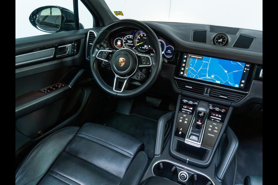Porsche Cayenne 3.0 E-Hybrid Platinum Edition | Bose |Sport Chrono|Full-Option