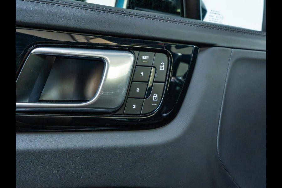 Porsche Cayenne 3.0 E-Hybrid Platinum Edition | Bose |Sport Chrono|Full-Option