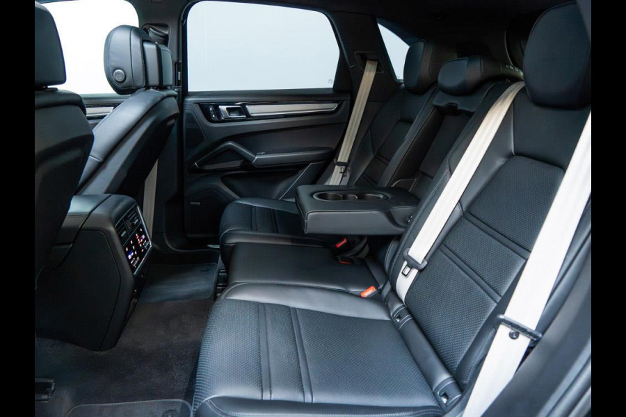 Porsche Cayenne 3.0 E-Hybrid Platinum Edition | Bose |Sport Chrono|Full-Option