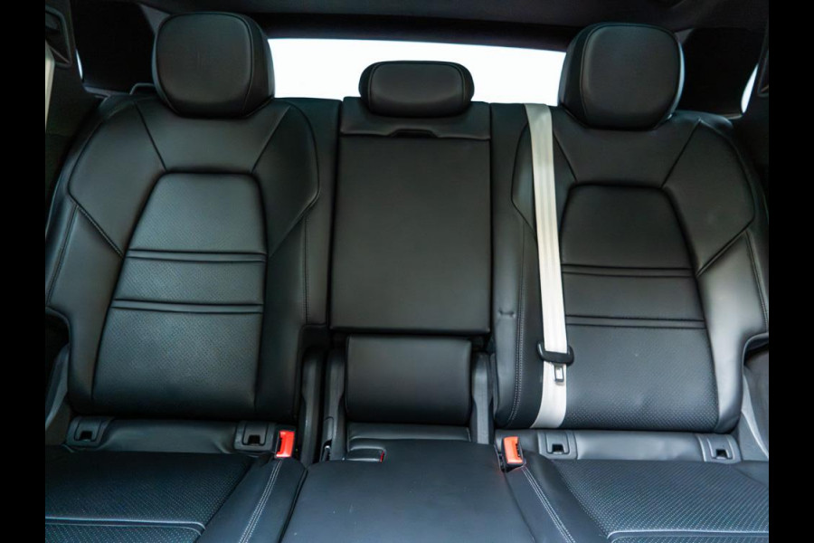 Porsche Cayenne 3.0 E-Hybrid Platinum Edition | Bose |Sport Chrono|Full-Option