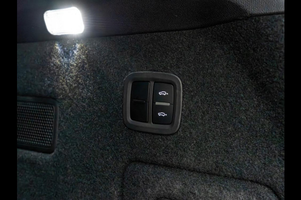 Porsche Cayenne 3.0 E-Hybrid Platinum Edition | Bose |Sport Chrono|Full-Option