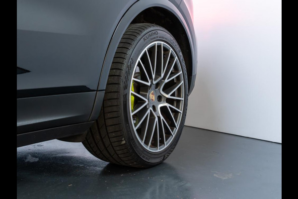 Porsche Cayenne 3.0 E-Hybrid Platinum Edition | Bose |Sport Chrono|Full-Option