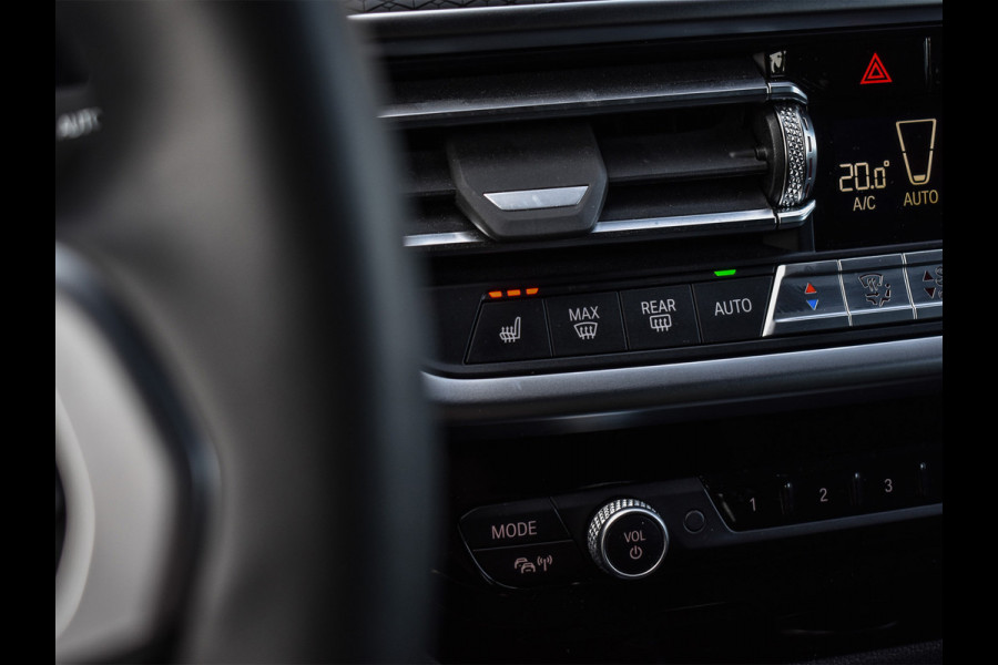 BMW X4 xDrive30i HIGH EXECUTIVE | M-SPORT | SHADOW-LINE | PANORAMADAK | TREKHAAK | COMFORT ACCESS | PANORAMADAK | MEMORY SEATS | HARMAN