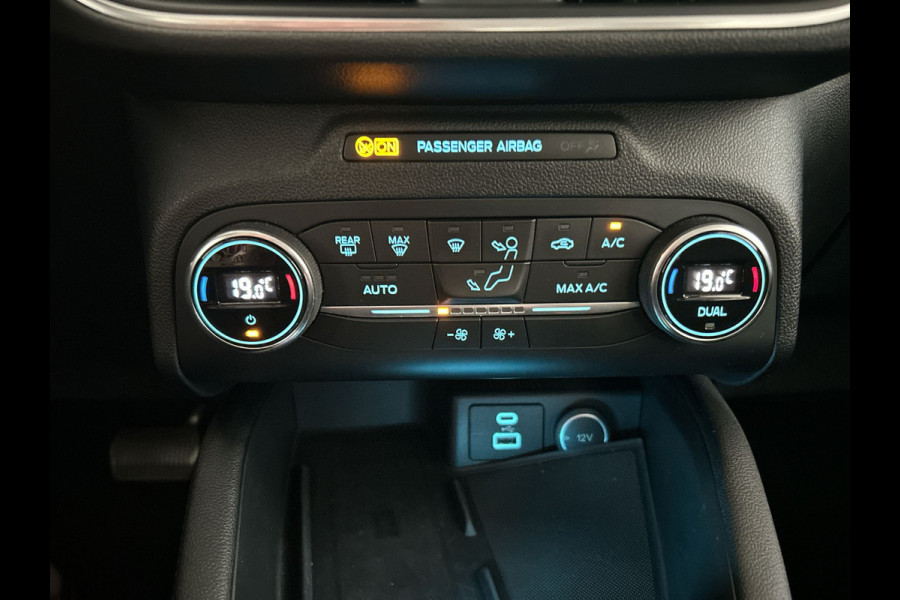 Ford Kuga 2.5 PHEV Titanium | Automatische Deurrandbescherming | Achterbank verstelbaar | Afneembare trekhaak